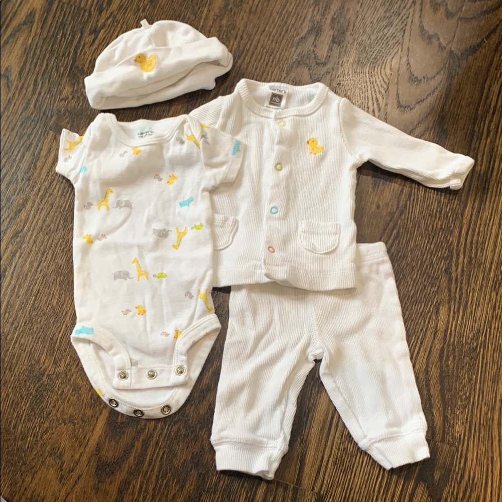 EUC Carter's White Baby Outfit Set with Animal Print - Newborn